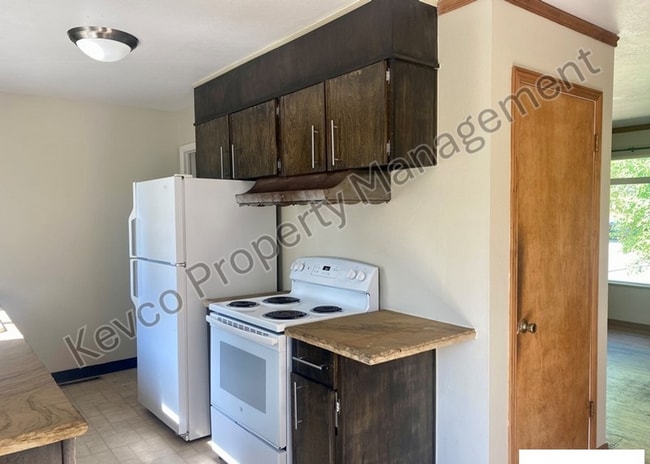 Building Photo - 1400 Hillcrest Dr