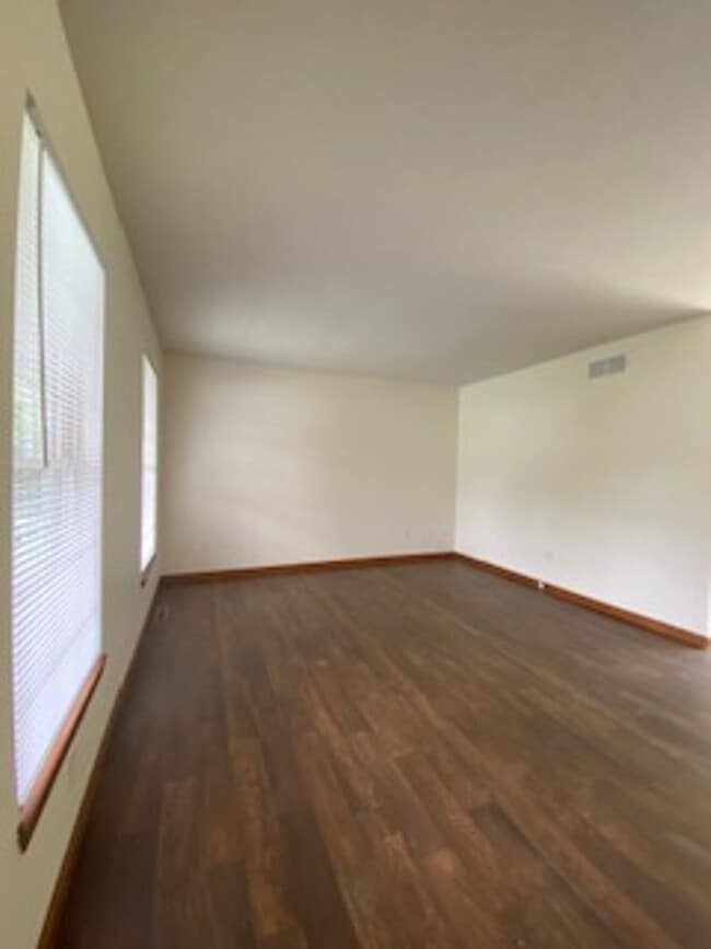 Building Photo - 3 Bedroom Home with 2 Car Attached Garage!