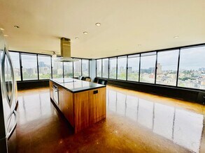 Building Photo - Luxury 12th Floor Corner 1bd/2bath w/Incredible Lake Merritt Views and a Home Office