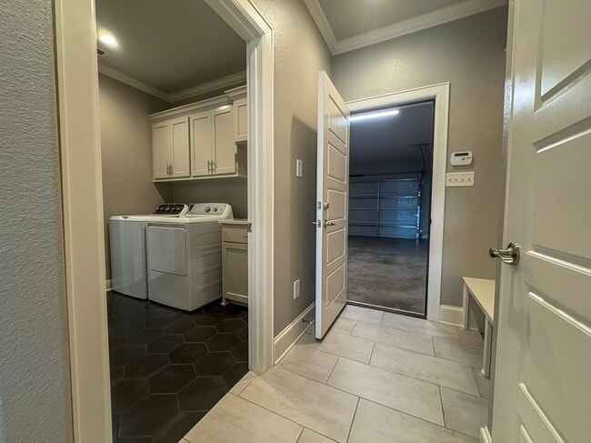 Building Photo - Available Now! Gorgeous 4 Bedroom 3 Bath i...