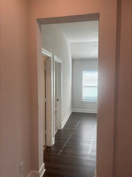 Building Photo - 8625 Spindletop Dr