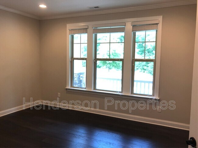 Building Photo - 10728 Vanguard Pkwy