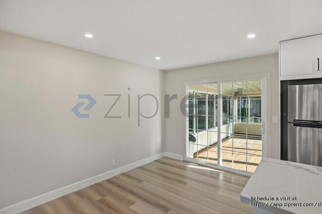 Building Photo - 1396 Saratoga Dr