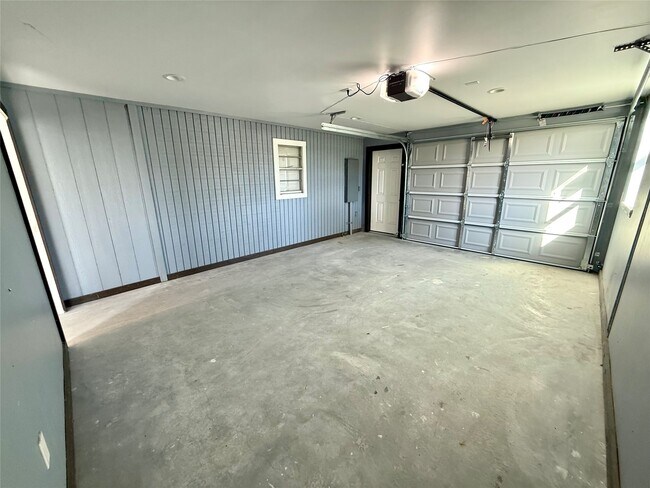 Building Photo - 9015 Puritan Way