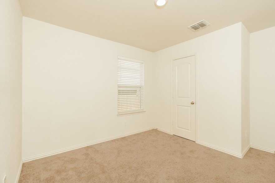 Building Photo - 7226 Lazy Cyn