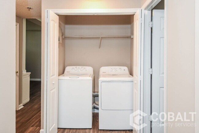 Building Photo - 987 Collier Rd NW