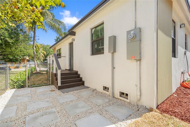 Building Photo - 220 NW 134th St