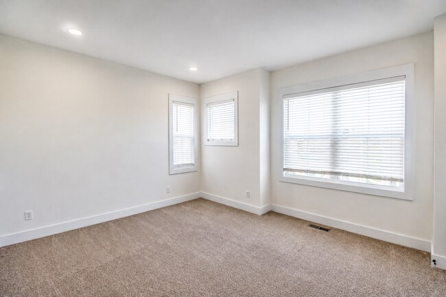 Building Photo - 1331 Belfair St