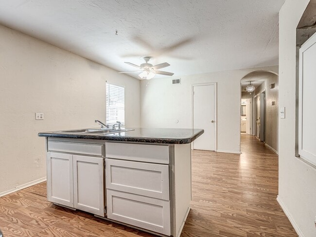 Building Photo - 3312 Gwendolyn Ln