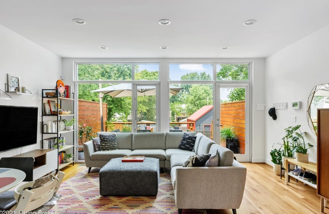 Building Photo - Modern 3 Bed 3 Bath Highlands Home
