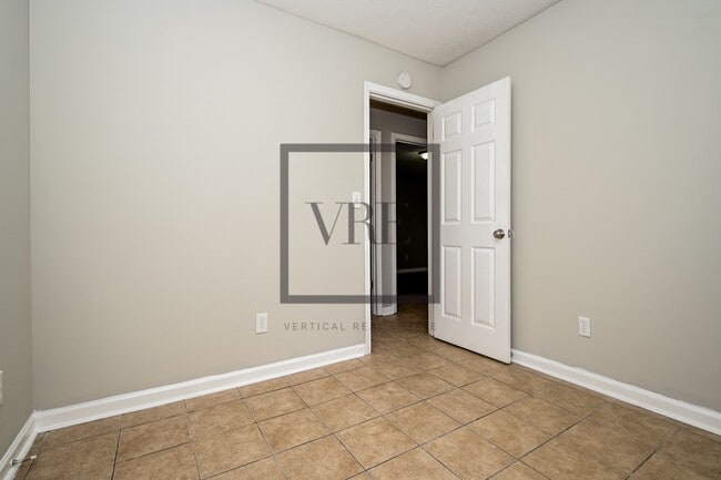 Building Photo - 125 Grove Creek Dr