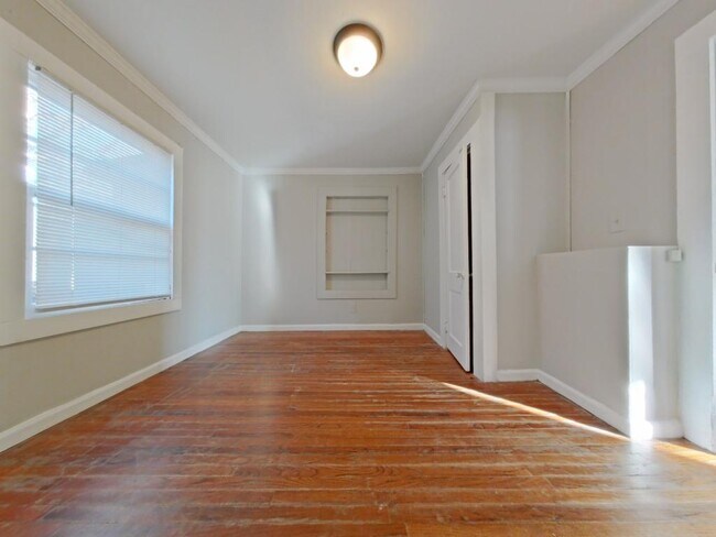 Building Photo - 197 Spring Garden Cir