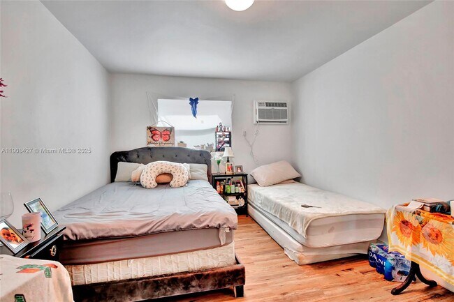 Building Photo - 458 SW 9th St