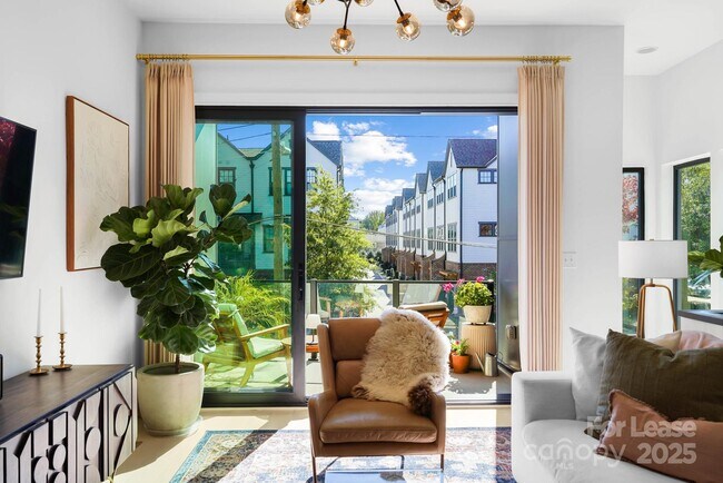 Building Photo - 3301 Spencer St