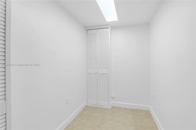 Building Photo - 3827 NE 166th St