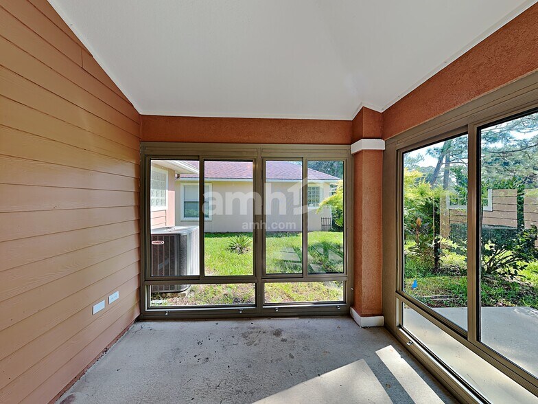 Building Photo - 805 Putters Green Way N