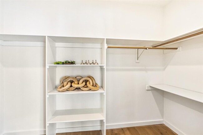 Building Photo - Fully Remodeled 4 bedroom Home in Hamilton Creek