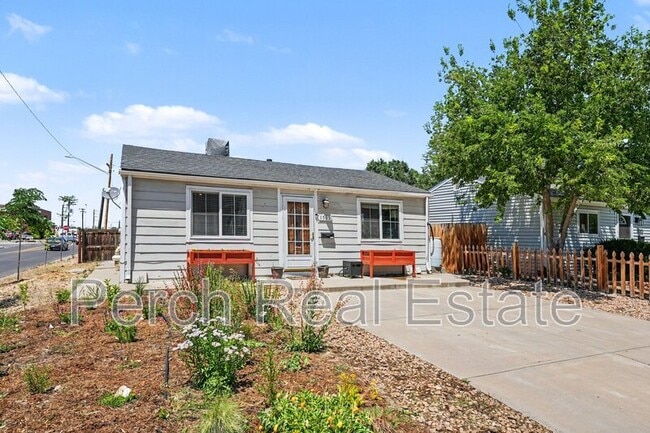 Building Photo - 1595 W Maple Ave