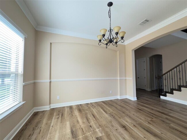 Building Photo - 2504 Speidel Dr