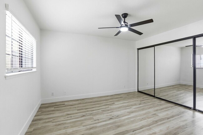 Building Photo - Beautiful 2 Bedroom Condo in China Town District