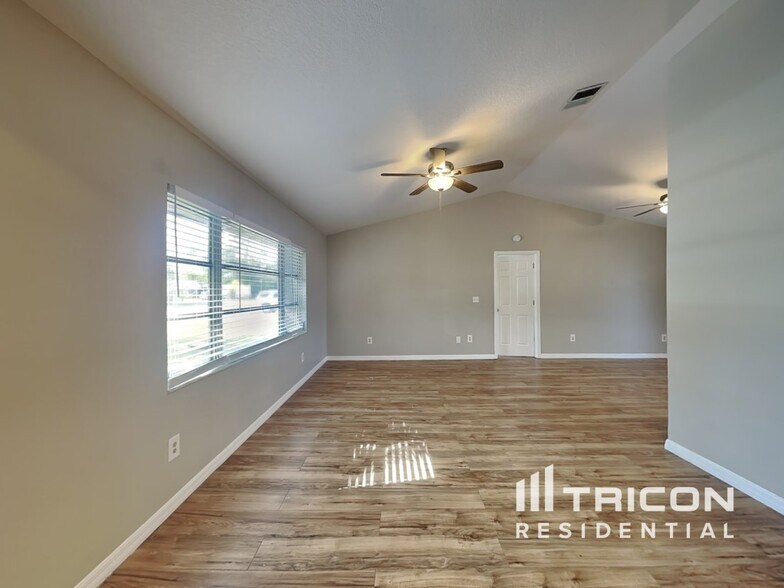 Building Photo - 20336 Peachland Blvd