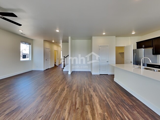 Building Photo - 390 Smith Dr