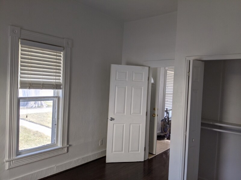 Building Photo - 721 Main St