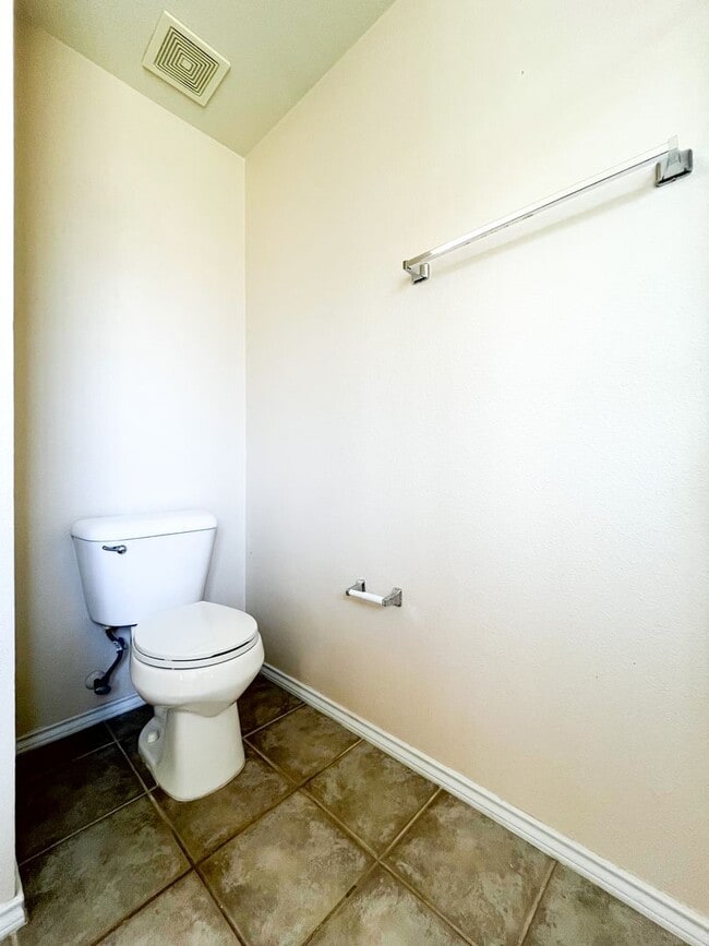 Building Photo - Available Now Beautiful 1 story, 4 bedroom, 2 bath, 2 car garage home with fire place, garage doo...