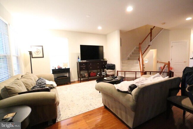 Building Photo - 4469 Monmouth St
