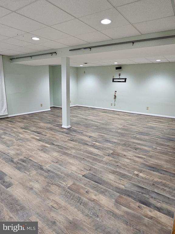 Building Photo - 18717 Flower Hill Way