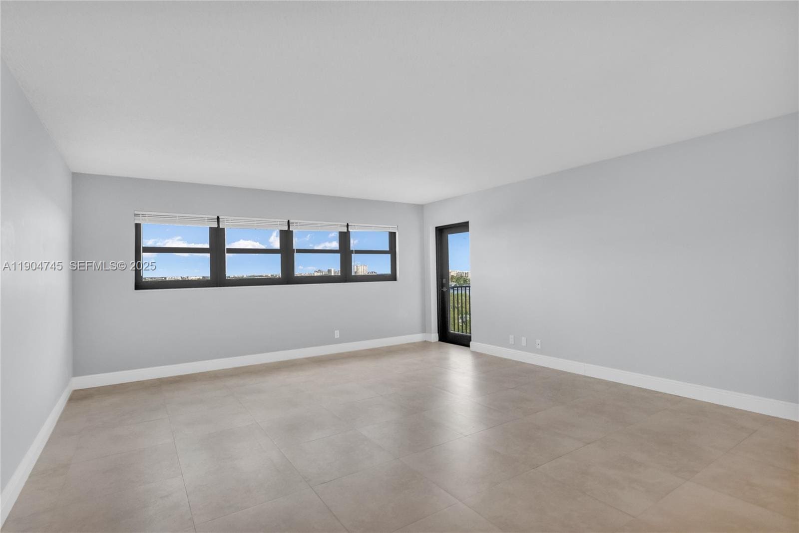 Building Photo - 3200 Port Royale Dr N