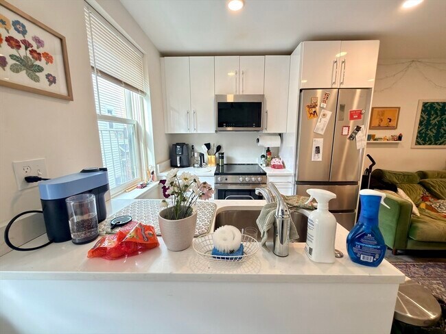 Building Photo - 46 Melrose St