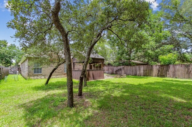 Building Photo - Four Bedroom with Outdoor Kitchen in Shalimar