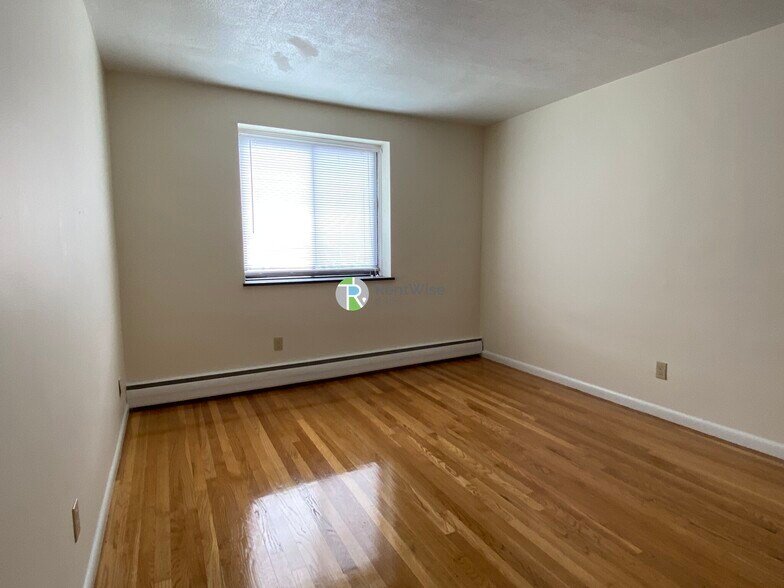 Building Photo - 222 Babcock St