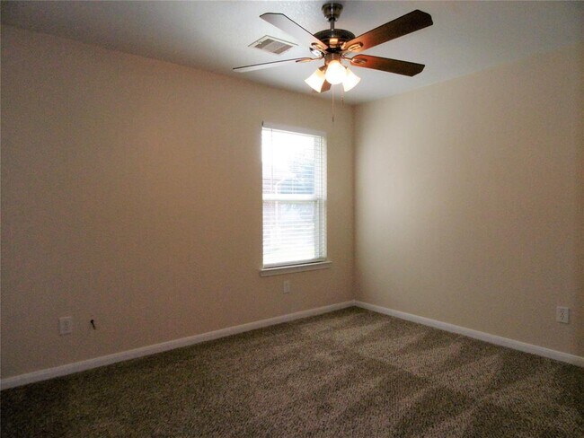 Building Photo - 2115 Summit Meadow Dr