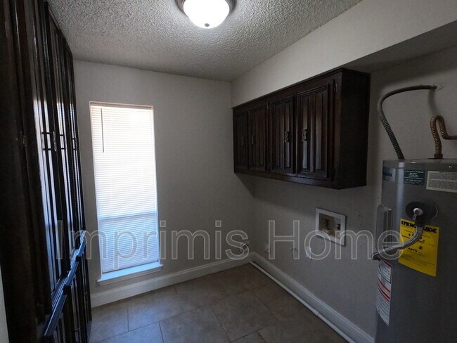 Building Photo - 430 Ridgewood Dr