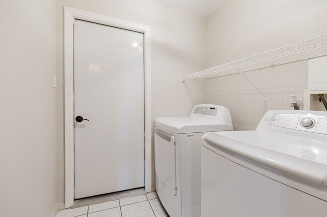 Building Photo - MOVE IN SPECIAL: $500 off the First Month ...