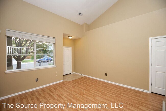Building Photo - 2 br, 2.5 bath House - 1020 Fenwick Dr