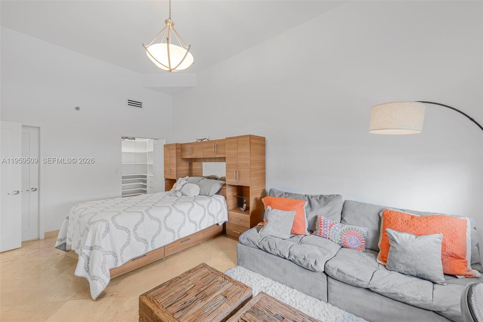 Building Photo - 540 Brickell Key Dr