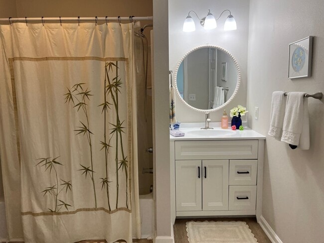 Building Photo - Beautifully Updated 3-Bedroom in Bridgepointe