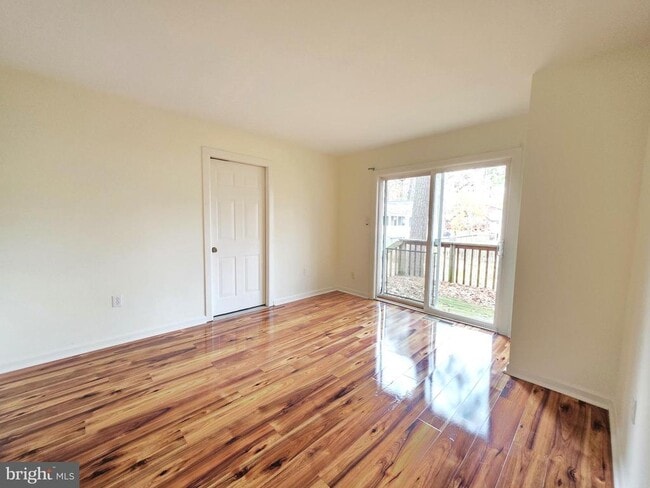 Building Photo - 13 Sailors Way