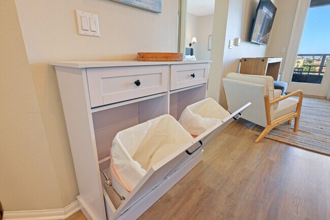 Building Photo - 4325 Ohio St