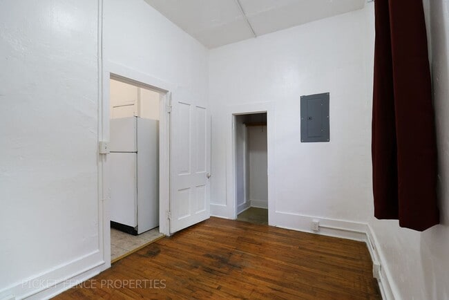 Building Photo - 605 Mathews St