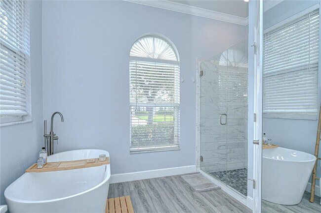 Building Photo - 9813 Woodbay Dr