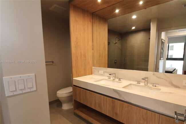 Building Photo - 11 NE 6th St