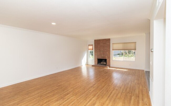 Building Photo - Beautiful 3+ bedroom Encinitas Townhouse!