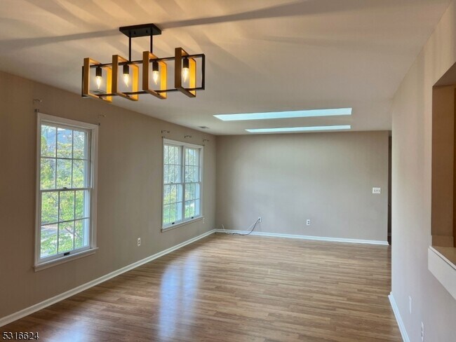 Building Photo - 184 Milkweed Ct
