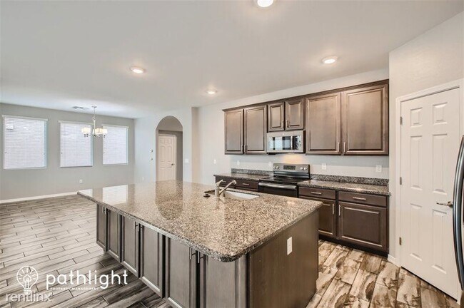 Building Photo - 4 br, 2.5 bath House - 12042 W Fillmore St...