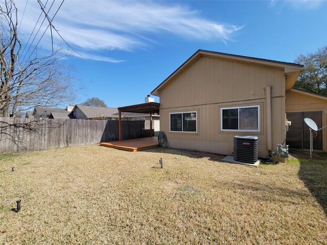 Building Photo - 8611 Pool Creek Dr