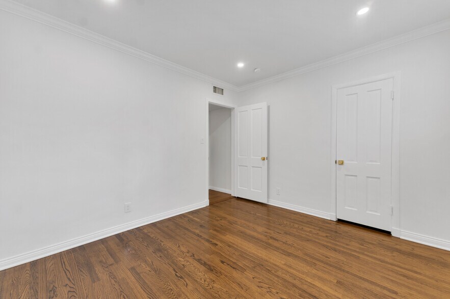Building Photo - 4722 Forman Ave